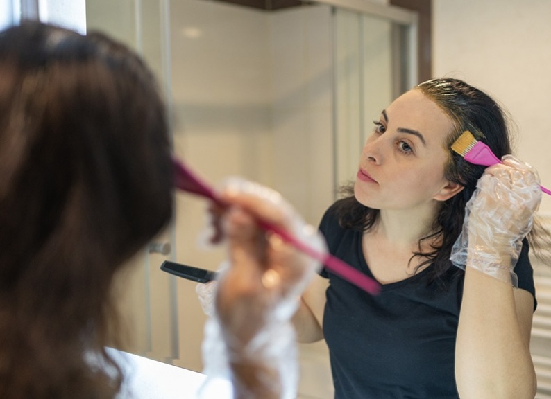 Как правильно покрасить волосы в домашних условиях рассказывает эксперт