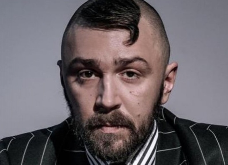 Интернет-пользователи оценили необычную прическу Сергея Шнурова на архивном фото