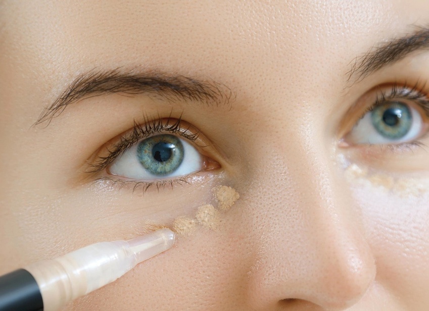 Как наносить консилер освежаем лицо парой штрихов