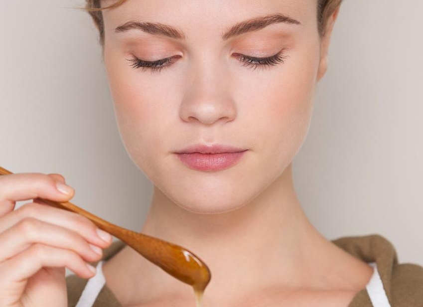 Как спасти волосы зимой с помощью ложки меда