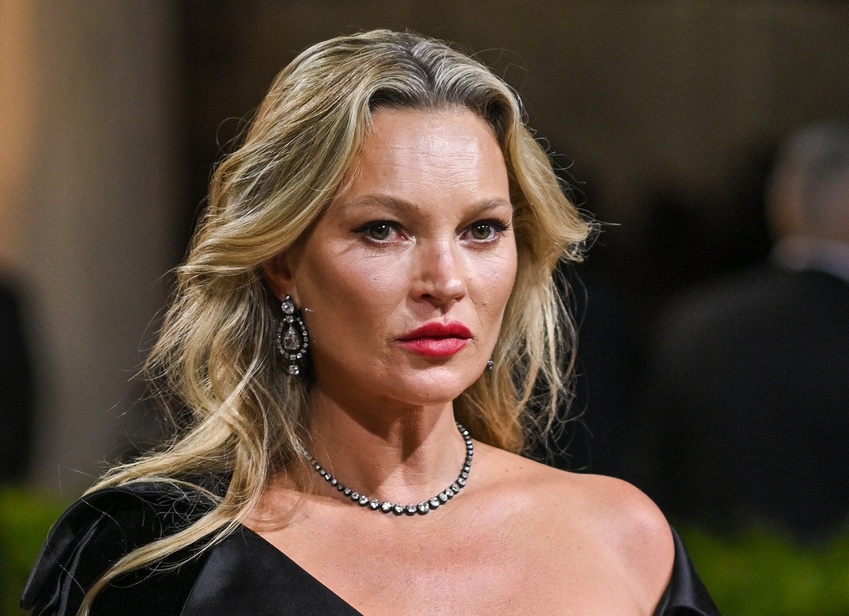 Идеальна как и ее карьера где купить ту самую красную помаду как у Кейт Мосс на Met Gala