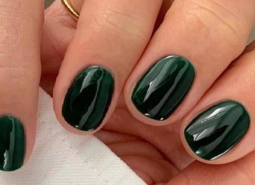 Изумрудные ногти тренд который понравится Зеленой Змее