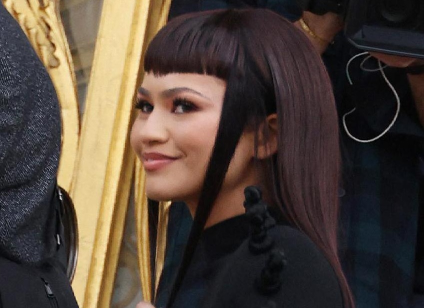 Как модно носить челку в 2024 году подсмотрено у Зендеи