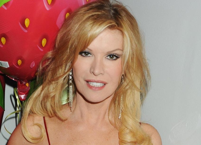 Как выглядит 67-летняя Барби которая сделала более 60 пластических операций и теперь учит этому Голливуд